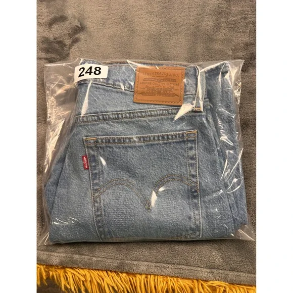 Levis Premium Wedgie Straight Jeans Light Wash High Rise Button Fly W28 L26 - Picture 8 of 8